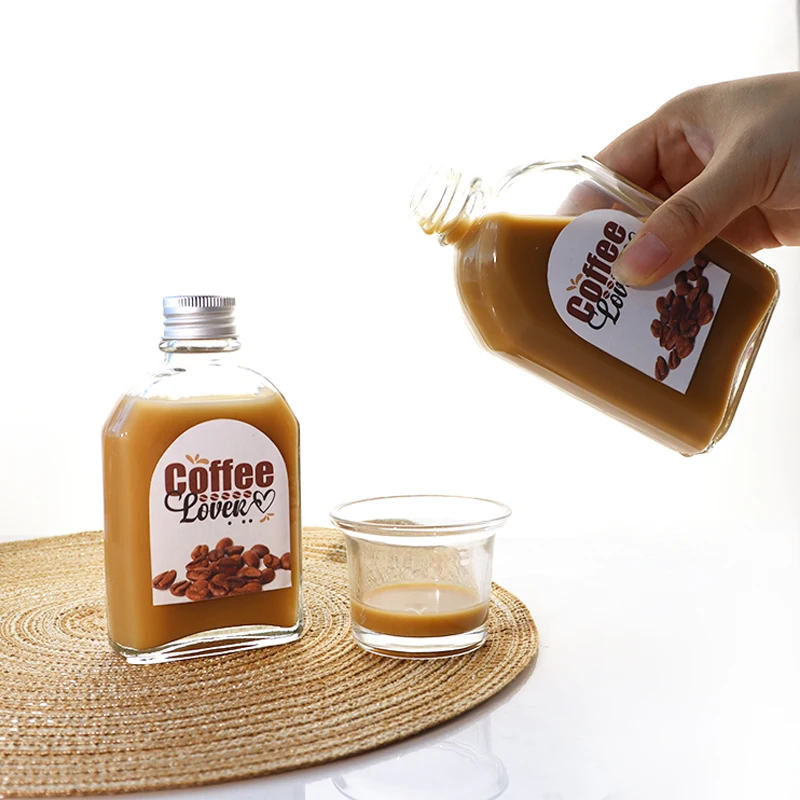 Free Sample Flat Flask Bottle 100ml 200ml 500ml Clear Cold Brew Coffee Juice Glass Bottle for Beverage Liquor With Screw Cap
