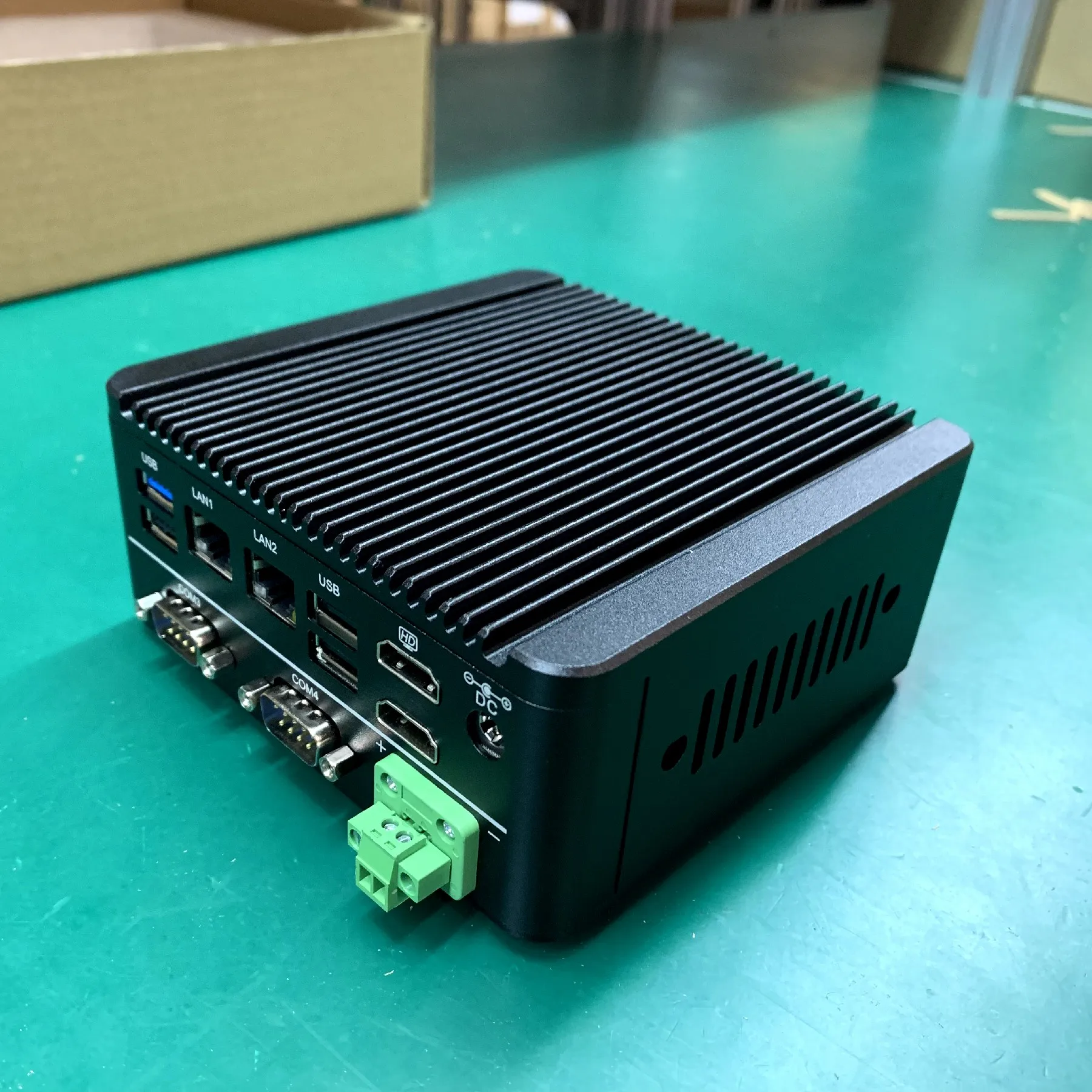 Industrial Fanless Mini PC Celeron J4125 Core Dual LAN 2*COM HD MI WIFI Windows 10 Computer minipc with Phoenix Connector Ports