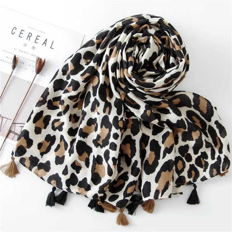 New Fashion Leopard Pattern Tassel Shawls Women Cotton Tiger Print Foulard Tassel Hijab Muffler Wholesale