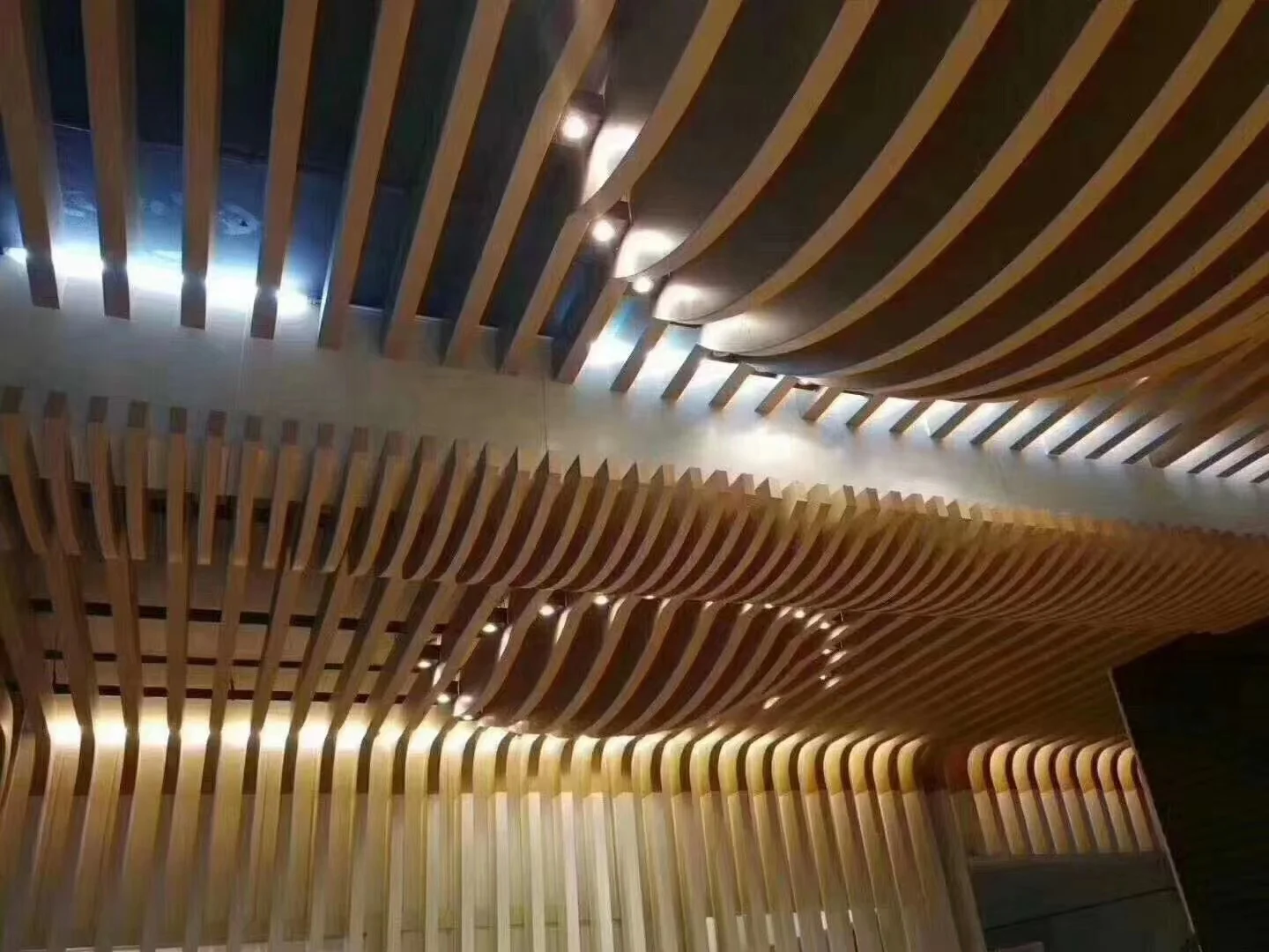 High-end Hotel Lobby Hall Facade Decoration Panels 3D Curved Wave Customized Aluminum Ceiling