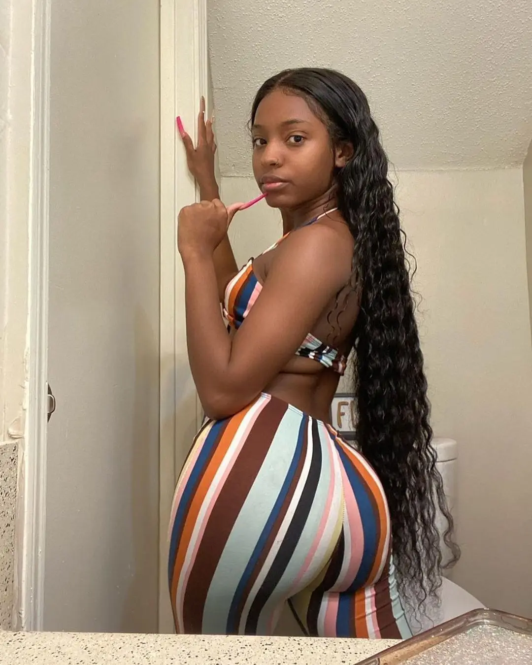 
Изготовленный На Заказ натуральные черные 30 дюймов 13x1 Кружева Фронтальные свободные глубокий часть синтетические волосы на Китай поставщика человеческих волос парик 