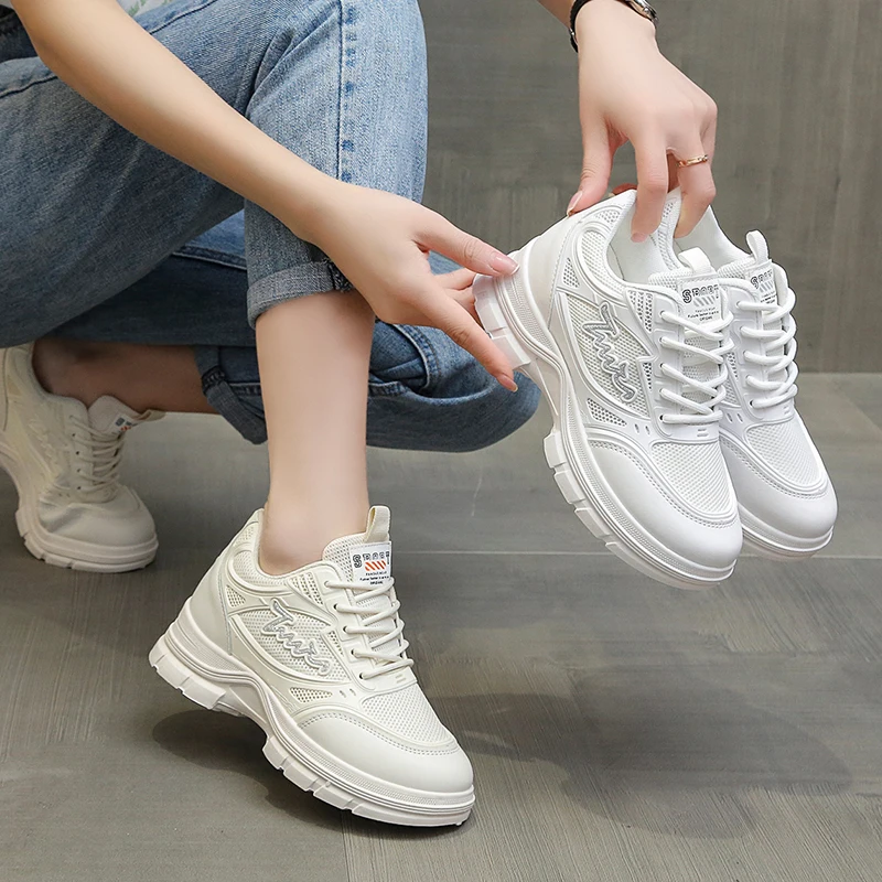 Женские сетчатые кроссовки на высоком каблуке, повседневная женская обувь на шнуровке, Спортивная дышащая женская обувь на танкетке на высоком скрытом каблуке, 2022