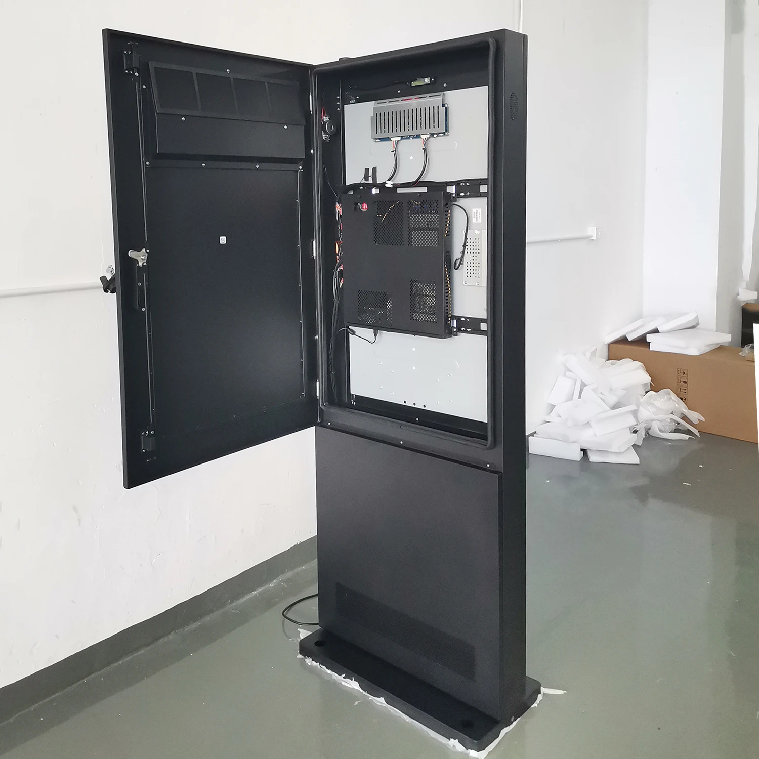Aiyos 2500nits Brightness waterproof outdoor media digital signage kiosk outdoor lcd display advertising screen