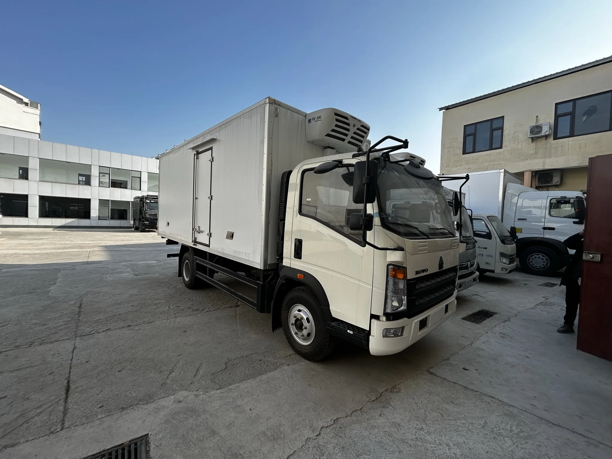 Дешевые 6 тонн грузовой грузовик Sinotruck Howo Грузовой Van 4x2