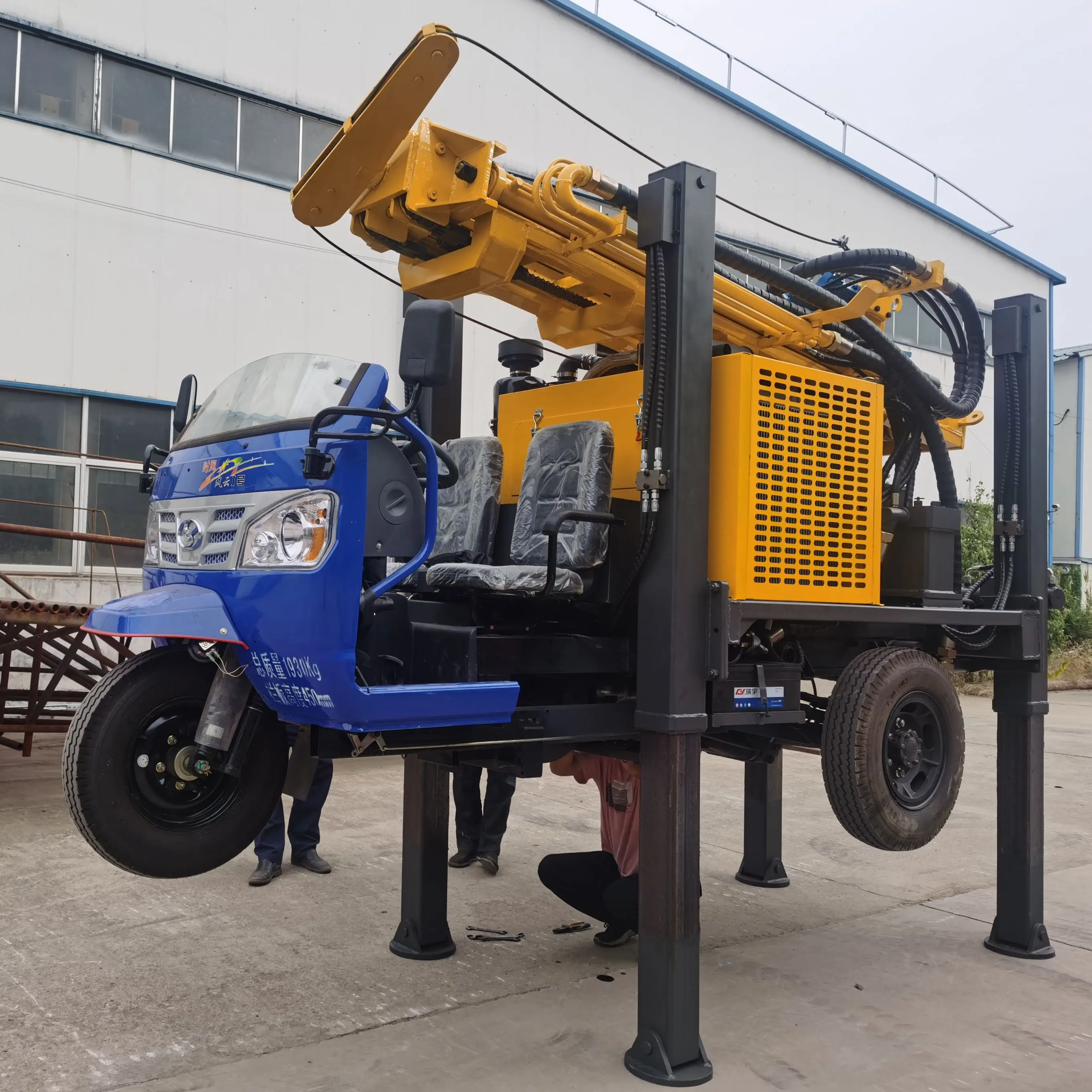 BDM-200TT model tricycle mounted DTH water well drilling rig