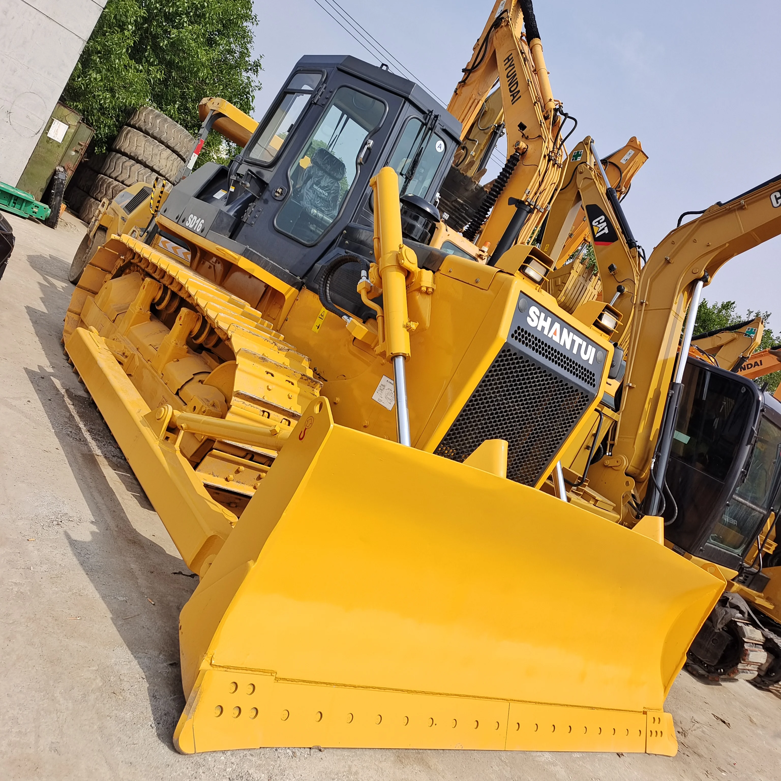 SHANTUI 220HP SD22 Crawler Rock Bulldozer 320Hp Shantui Bulldozer SD16 SD32 On Sale