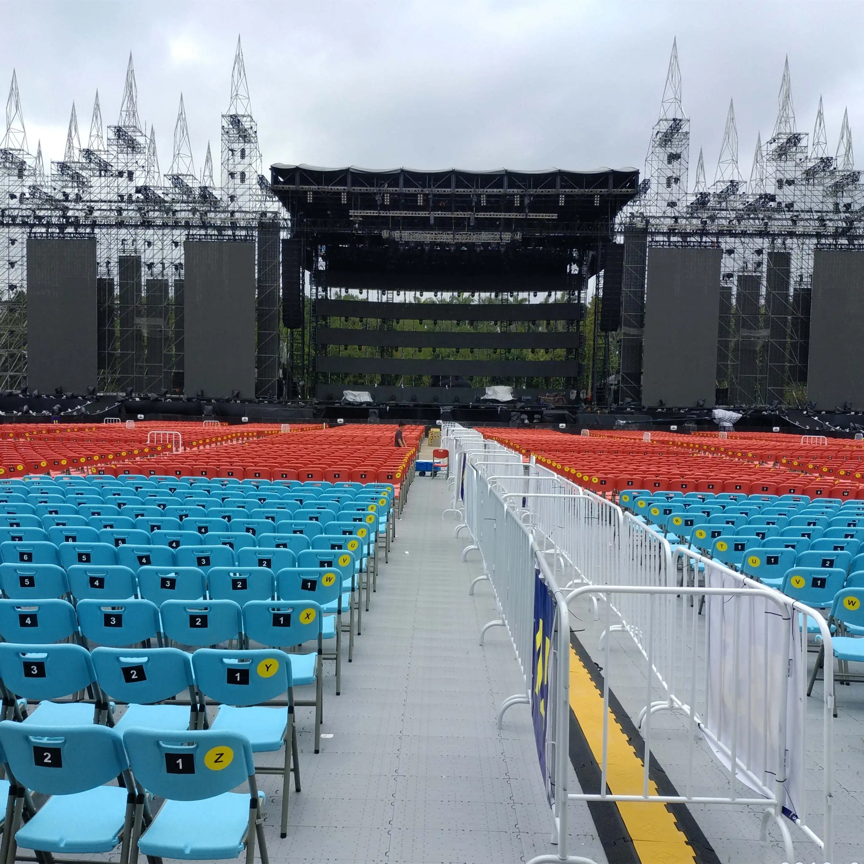 T-03 Outdoor Modular Plastic Pp Interlocking Event Grass Protective Flooring Temporary Deck Flooring Container Party Event Floor