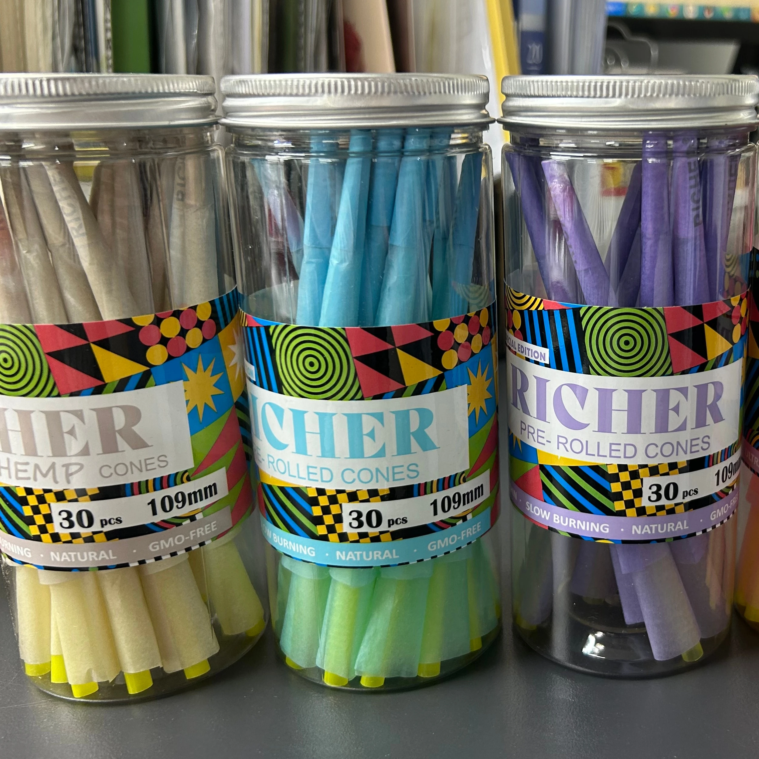 Wholesale Colorful and Popular Hemp Paper Cigarette Cones Pre Rolled Cones for Smoking