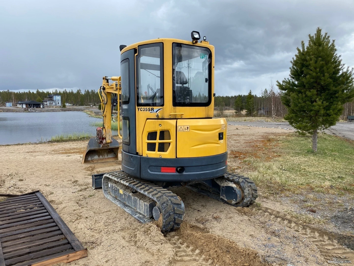 0.05cbm Digger YUCHAI 1.8ton Mini Crawler Excavator YC18SR With Spare Parts for Sale