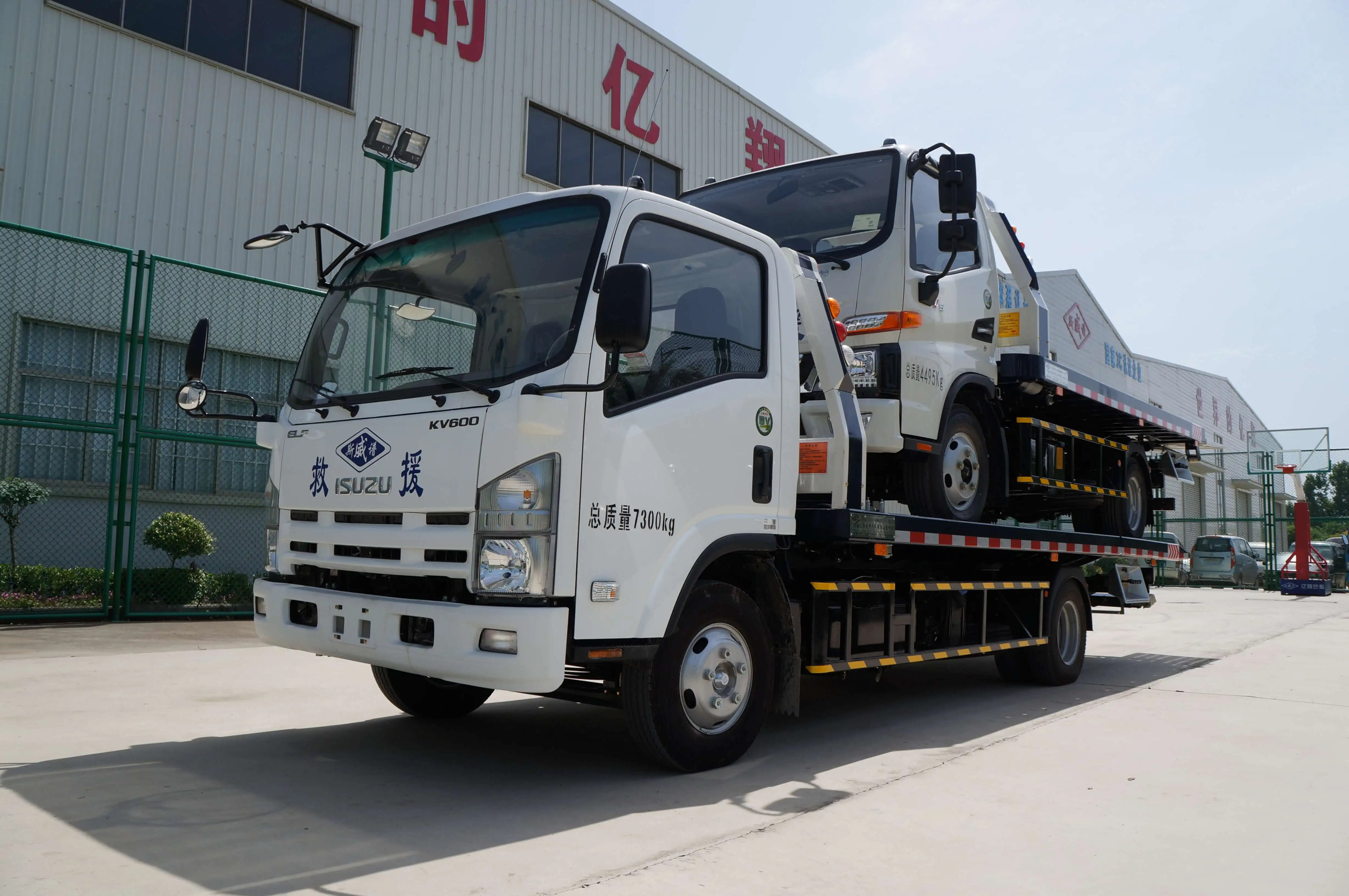 HOT SALE ISUZU One-Pull-Two road wrecker with 3-5Ton Crane, Road Recovery Flatbed tow truck for sale