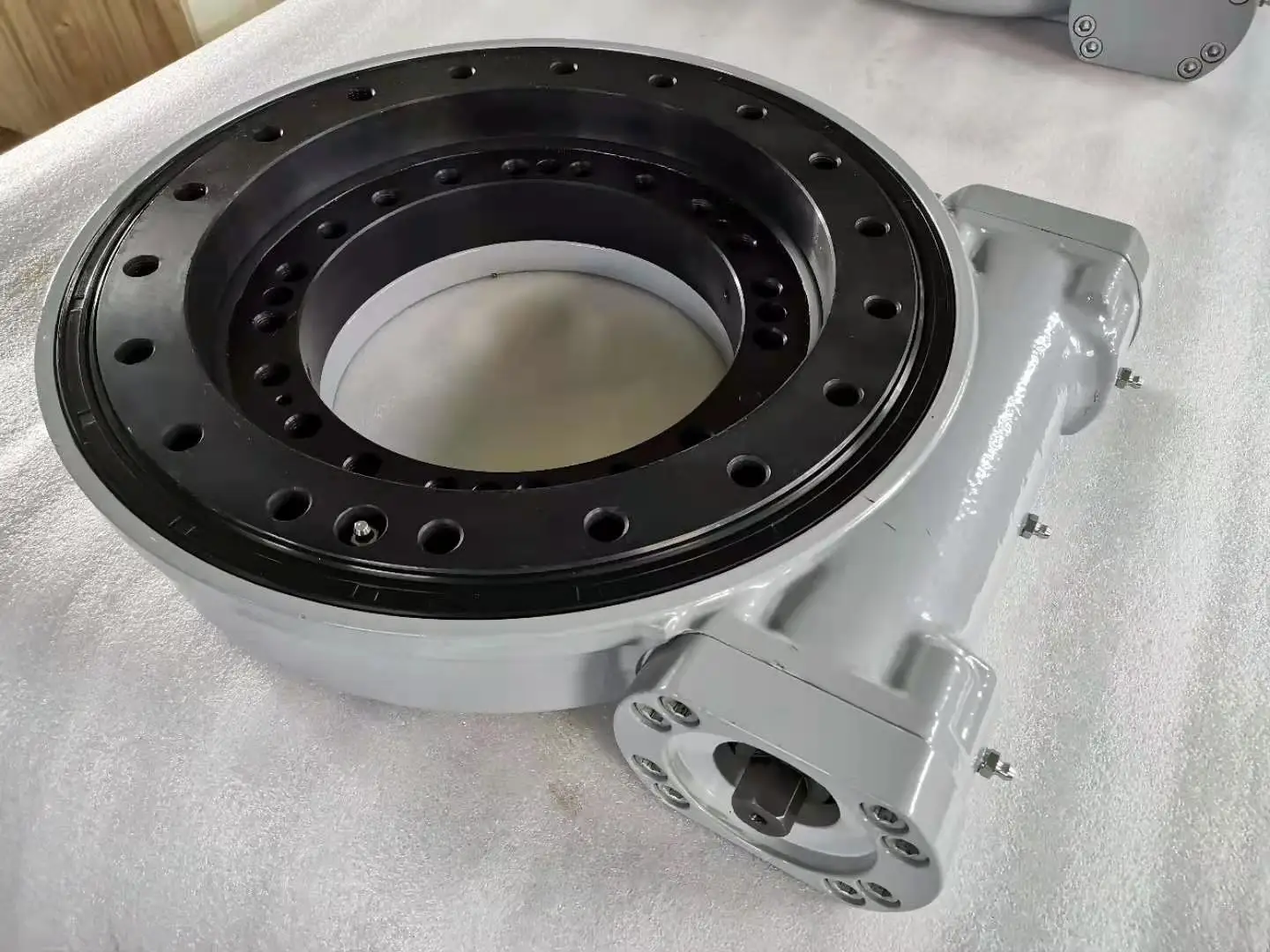 slew drive used for Fog cannon truck application