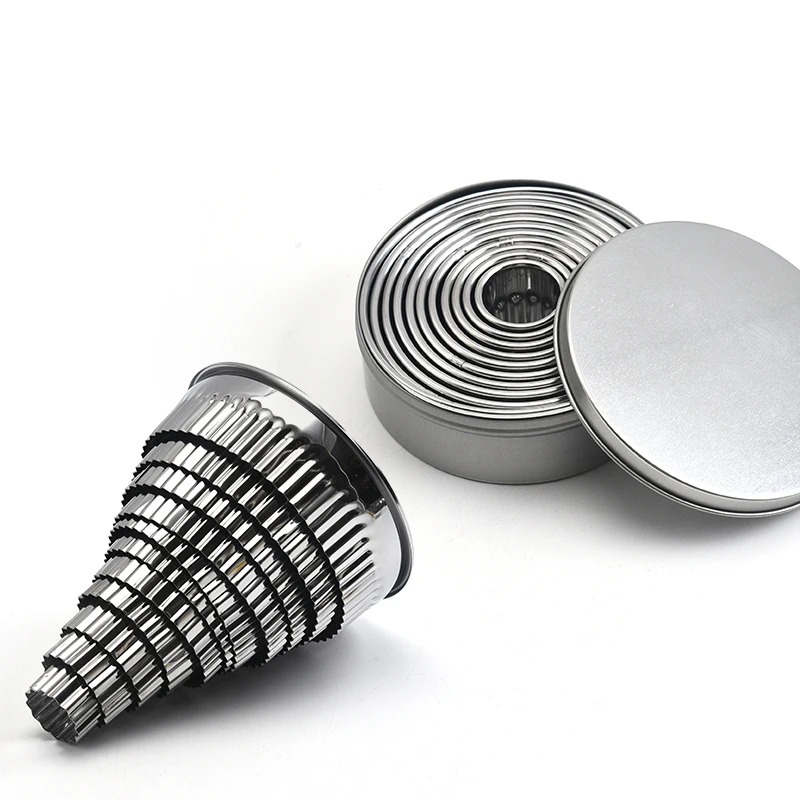 Round Cookie cutters in Wavy shape Stainless Steel Cake molds Set for Baking