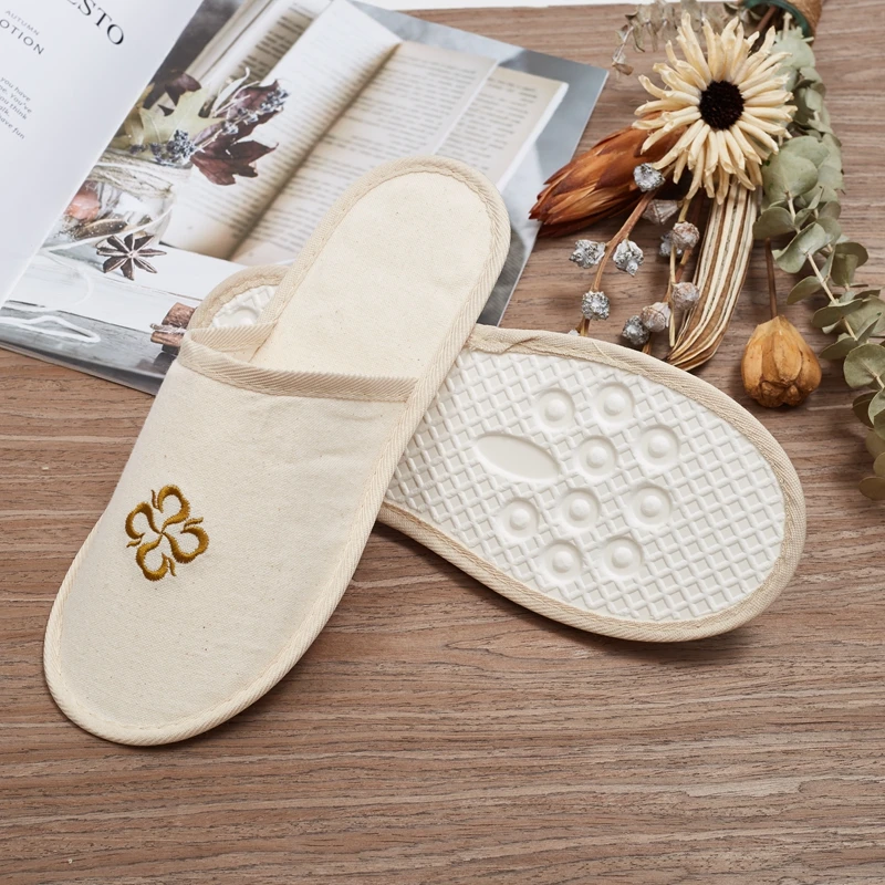 Best Product Biodegradable Cotton Canvas Pulp Bottom Hotel Slippers For Luxury Hotel Logo Custom