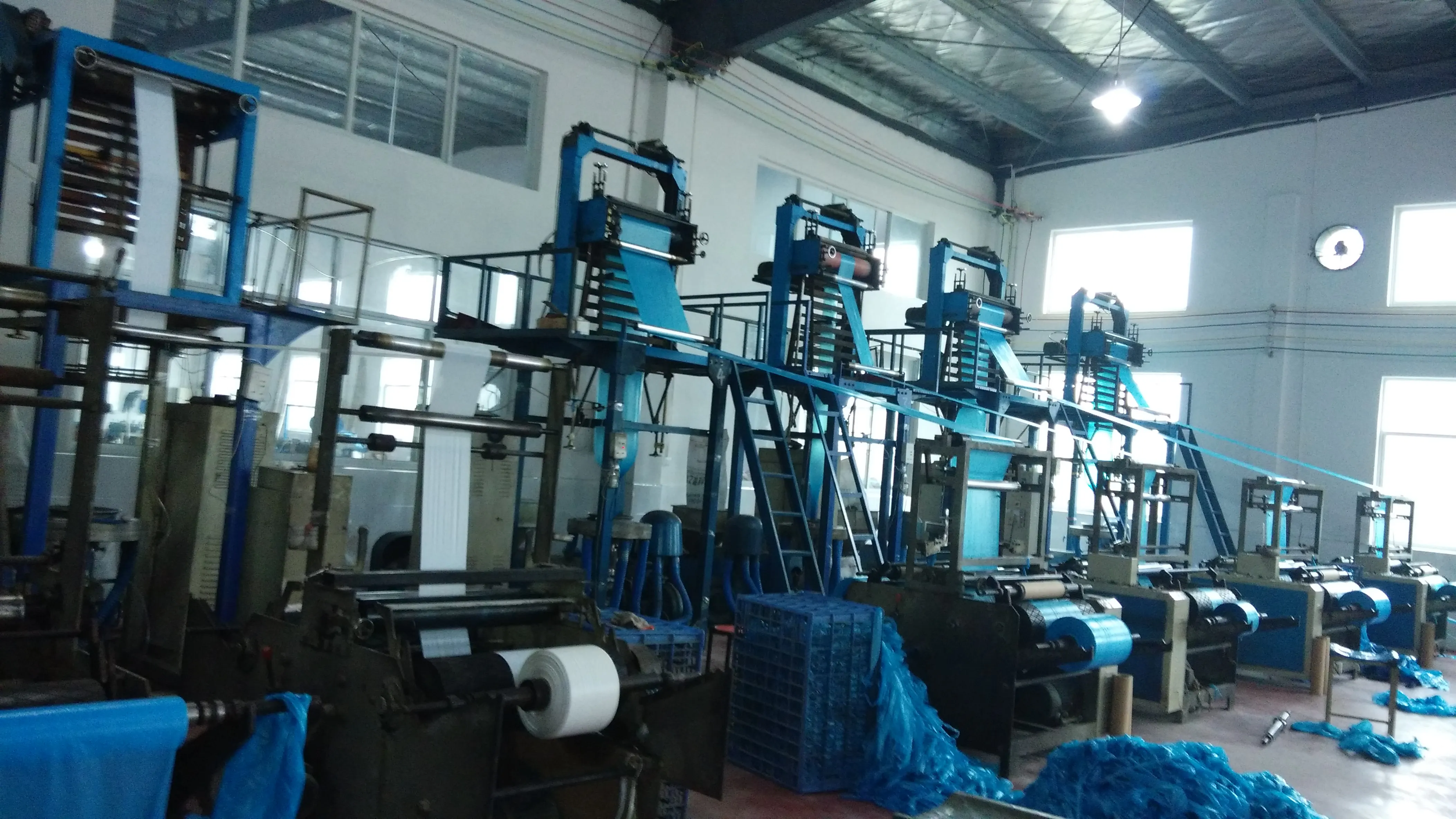 Xiantao factory cheap sale high quality disposable hospital medical plastic apron for surgical