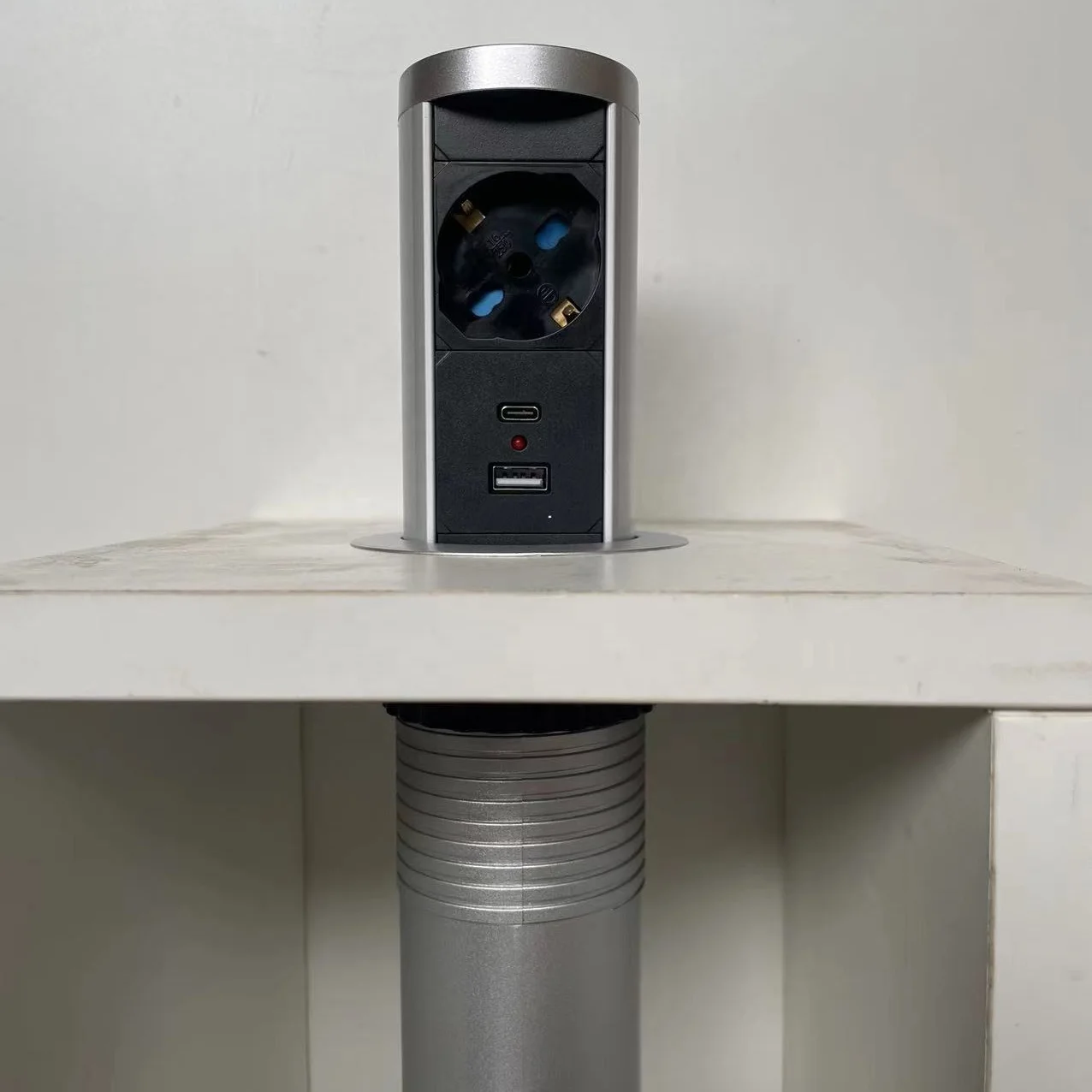 Pop up Power Socket 1 ITA/Schuko outlet type A+C USB ports with wireless charger desktop socket