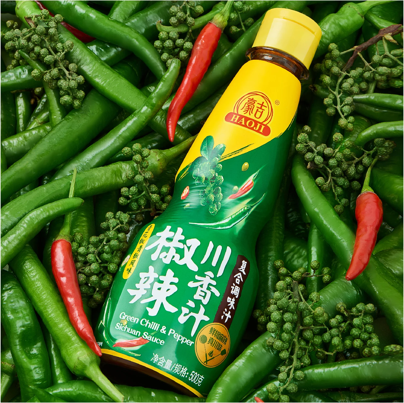 China Sichuan Style Green Chili and Pepper Sauce Spicy Seasoning for Family Cooking Packaged in Bottle