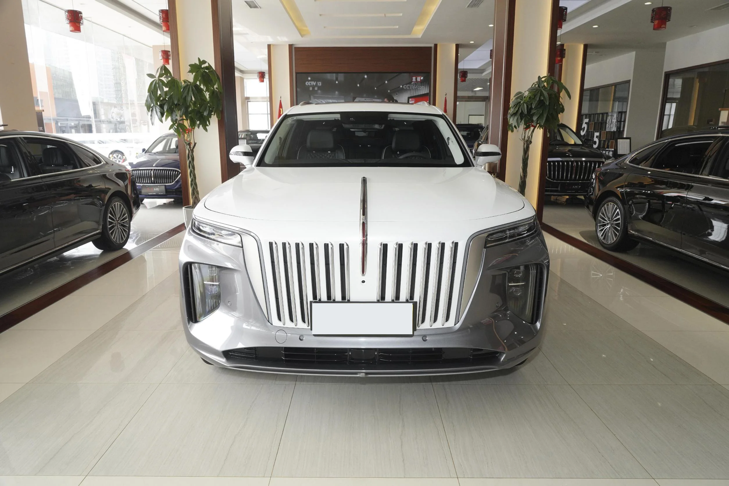 Buy Small Electric Cars Hongqi E-Hs9 5-Door 7-Seat SUV Long Range 690KM Electric Cars For Adult