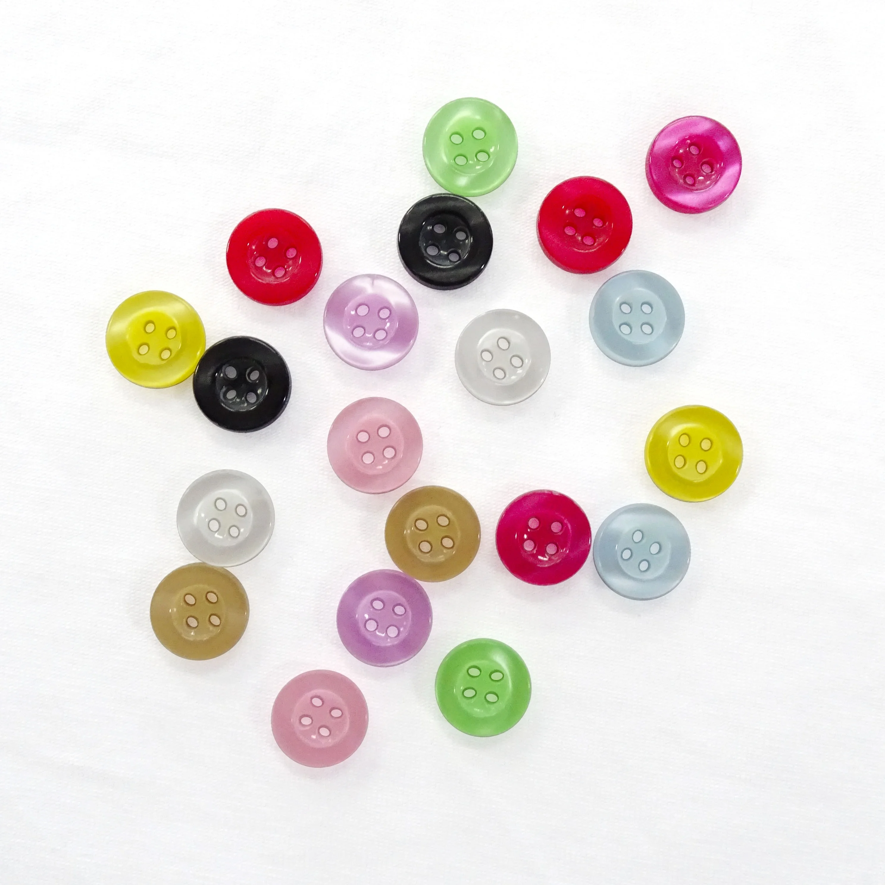 Popular wholesales designer shirt sewing custom 4 holes plastic resin shirt button for clothing