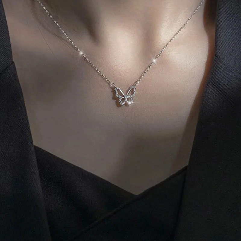 Simple Hollow Crystal Butterfly Necklace Fashion Classical Clavicle Chain Pendant Necklace for Women Elegant Jewelry Accessories