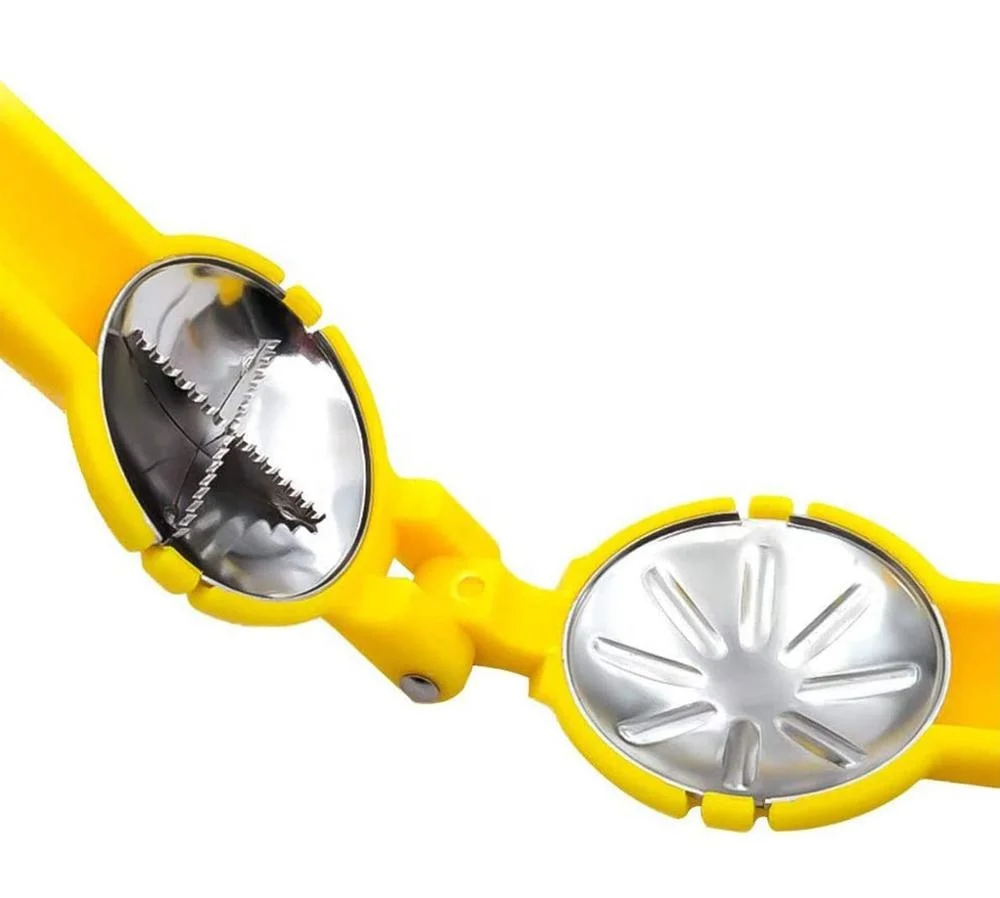 High Quality Opener Walnut Cracker with Ergonomic Handle