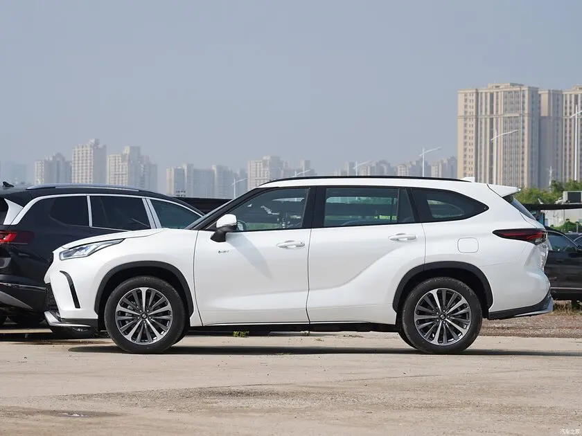 Chinese Hybrid Vehicle New Toyo ta Crown Kluger Lu Fang High Speed Auto Cars 180km/h 5 Door 7 Seaters Suv toyo ta hubride car