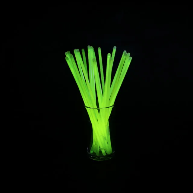 Светящиеся палочки Glo в темноте 8 дюймов и соединители для браслетов ожерелий 100 карат.