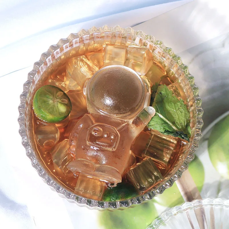 Wholesale Cheap 3D Spaceman Silicone Ice Cube Tray Mold Cute Ice Mold for Ice Coffee Juice Beverages Drink Soap