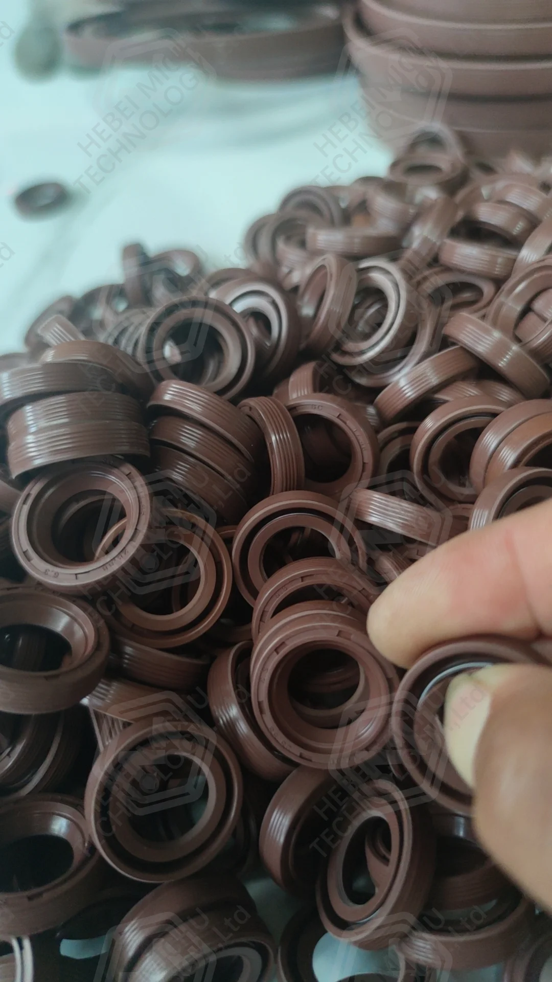 Factory NBR FKM Material Custom Black Brown SA/SB/SA/TC/TB/TG Shaft Seal 17.46*28.58*6.3 Rubber Oil Seal