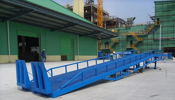 Movable Hydraulic Dock Ramp With A Capacity Of 10 Tons For Forklift Hydraulic Unloading