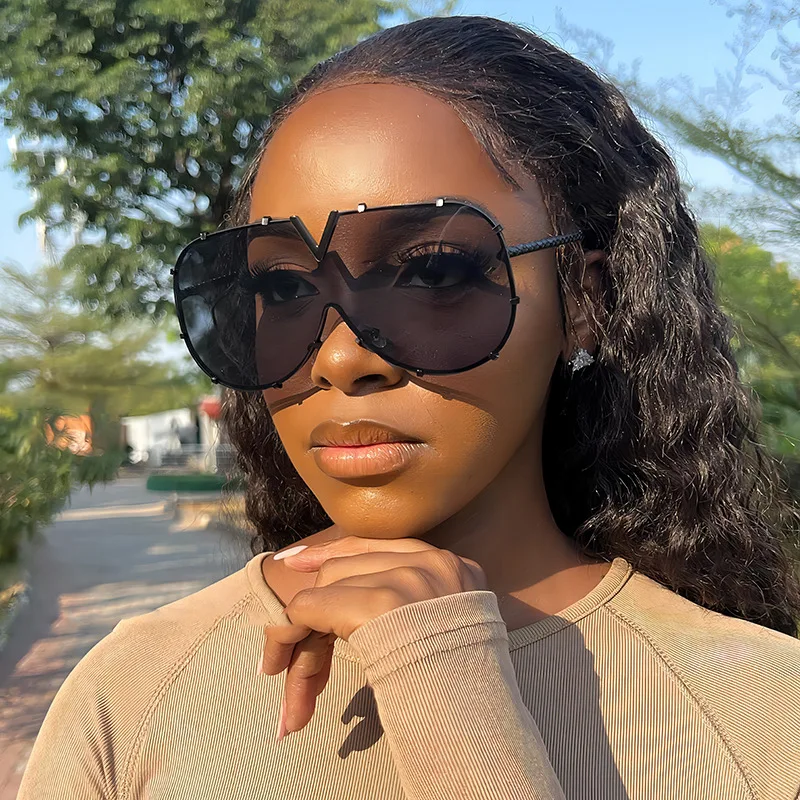 Fashion Luxury Designer Visor Metal Trendy Fashion Uv400 Protection Women Metal Oversized One Piece Sunglasses Women