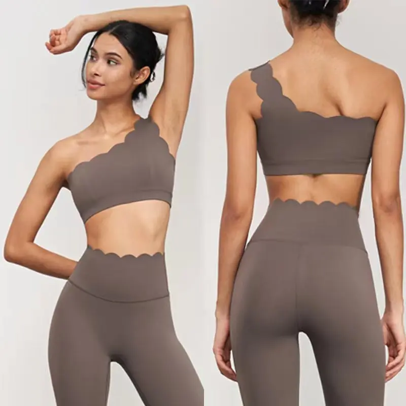 Wholesale One-shoulder Fixed Paddings Sports Bra With Half Moon Design Women Yoga Fitness Bra Crop Top