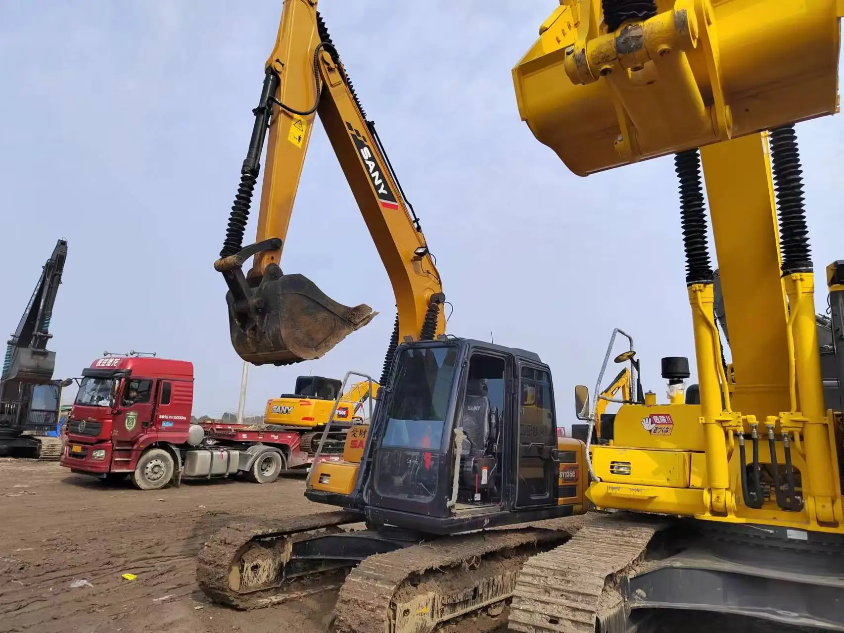Китай sany SY135C/sy215c /SY75 / SY55/ SY245 экскаватор для продажи в сильном состоянии б/у 13-тонный с гидравлическим большим пальцем