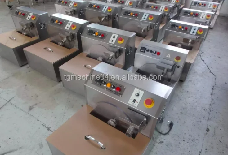 Semi automatic chocolate machine to making chocolate
