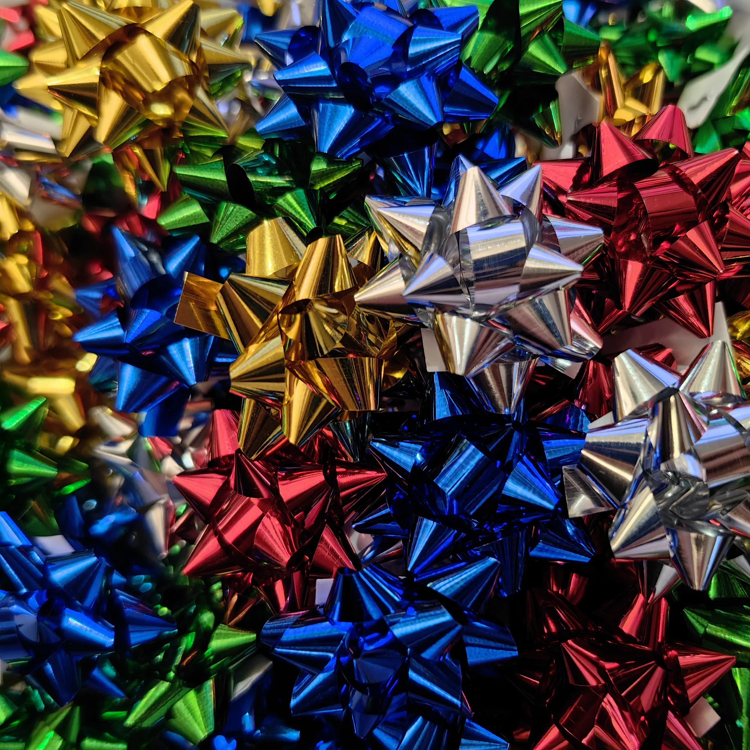 50 Pieces Mini Gift Star Bows Assortment Mixed Colors Self Adhesive Plastic Bow for Christmas Wedding Party Decoration