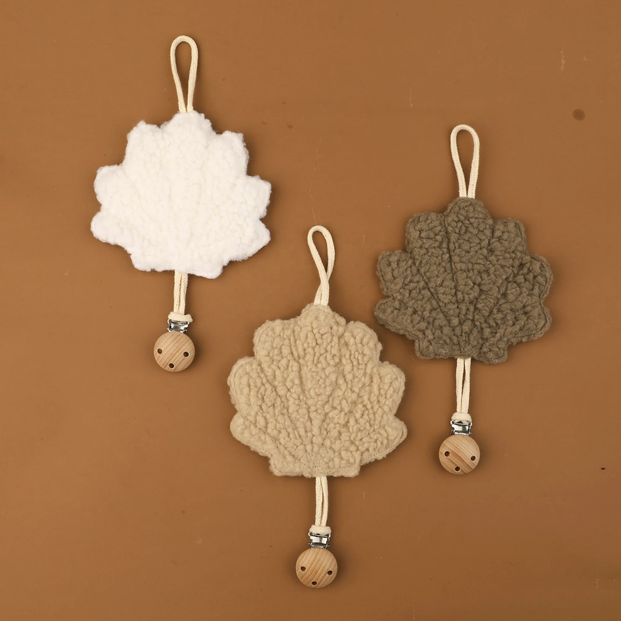 New Design INS Newborn Anti-drop Teether Organizer Soft Plush Seashell Dummy Chain for Infant Teething Toy