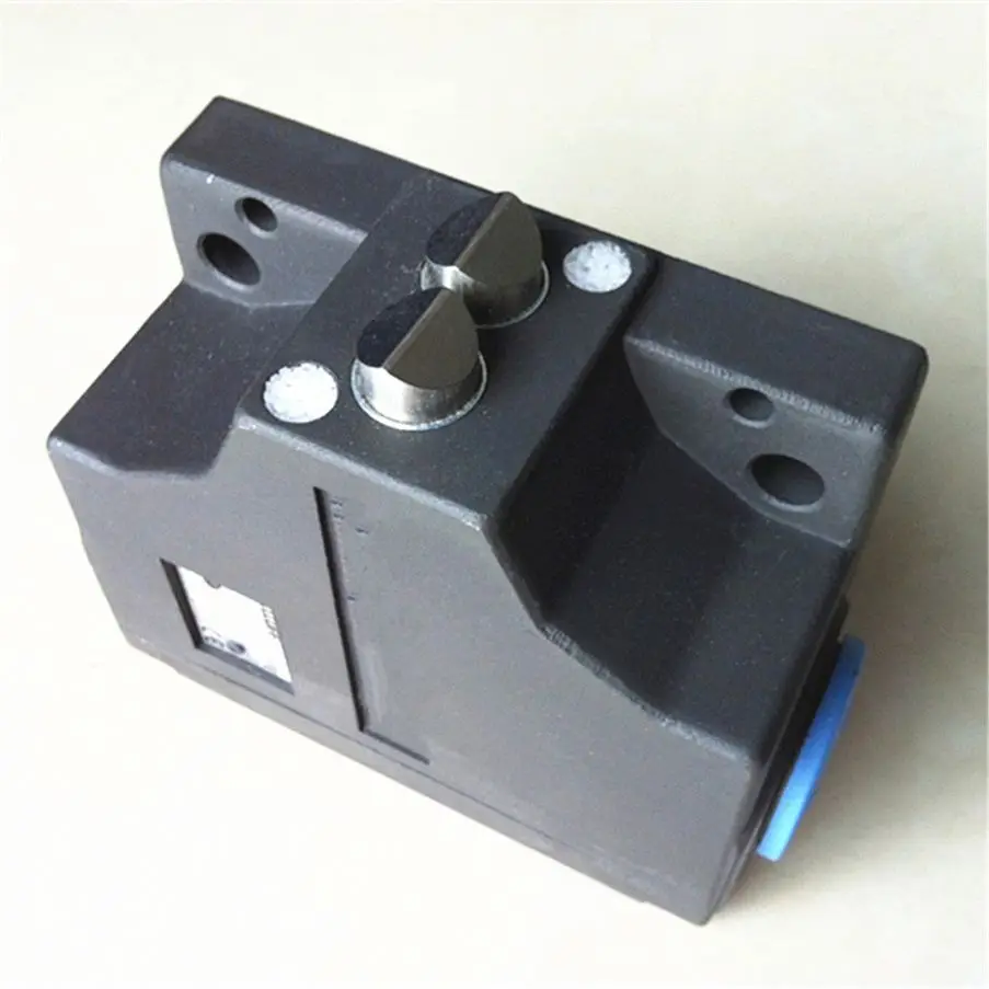Mechanical multiple position limit switch BNS 819-B02-R12-61-12-10