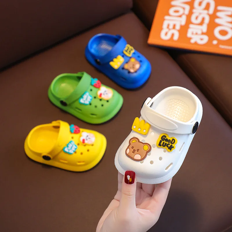 Children Clogs Outdoor Beach Cartoon bear Kids Summer Sandal non-slip soft baby slipper for kids wholesale baby boy slippers
