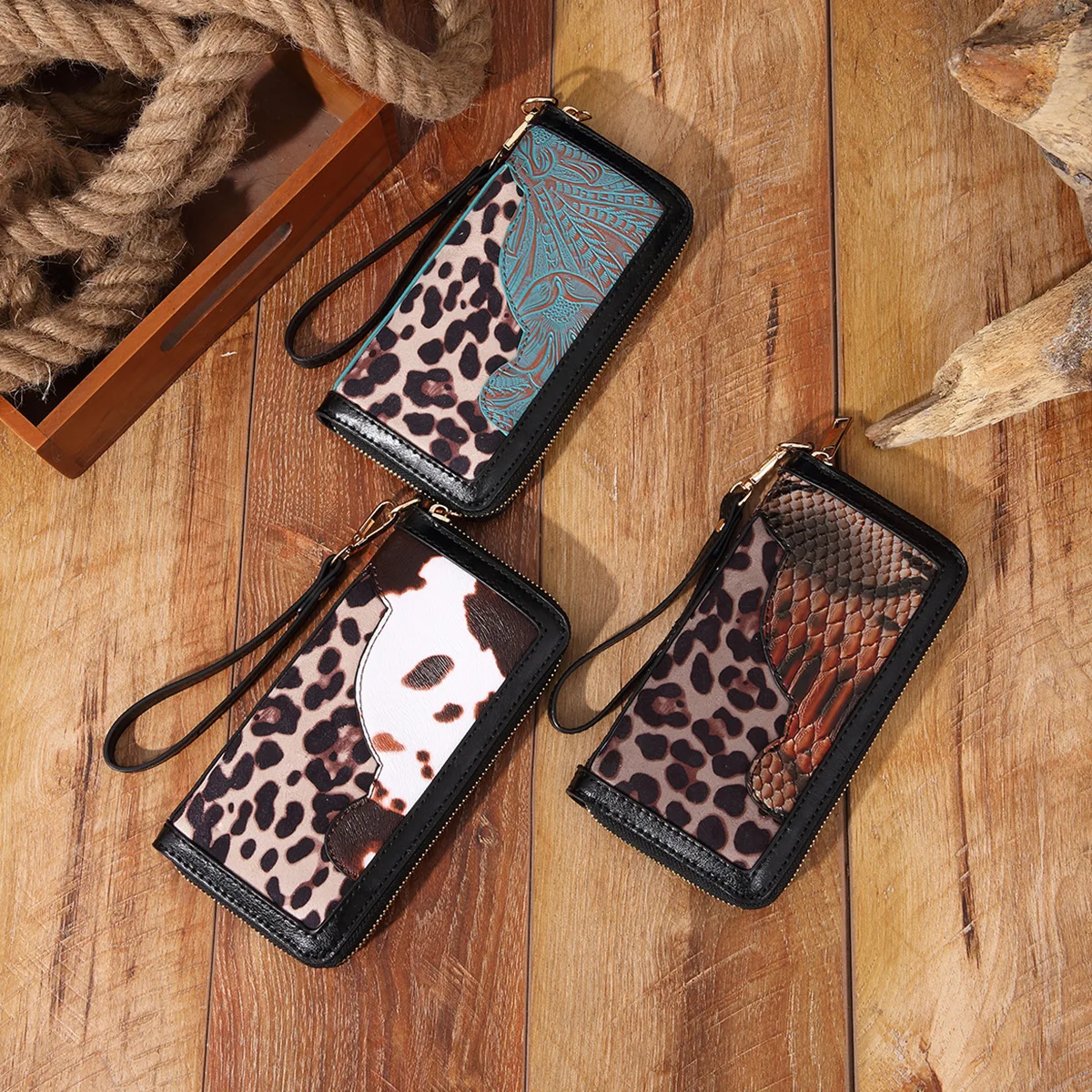 New Handmade Western Stylish Carving Leather Wallet Clutch Hot Sale Custom Logo Women Turquoise Color Wallet