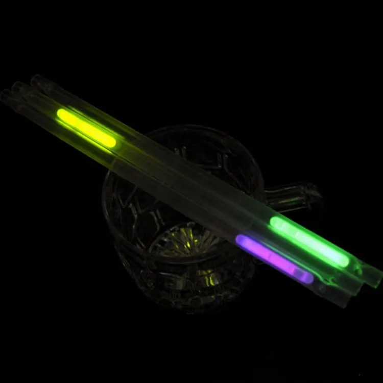 Соломинки для напитков, светящиеся в темноте