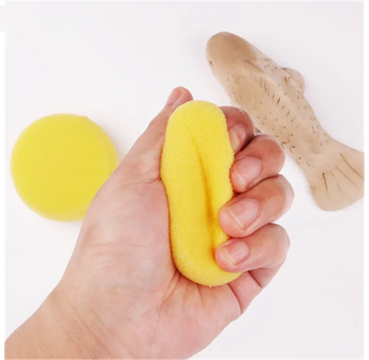 pottery clay tool set absorbs the water of the round cake sponge