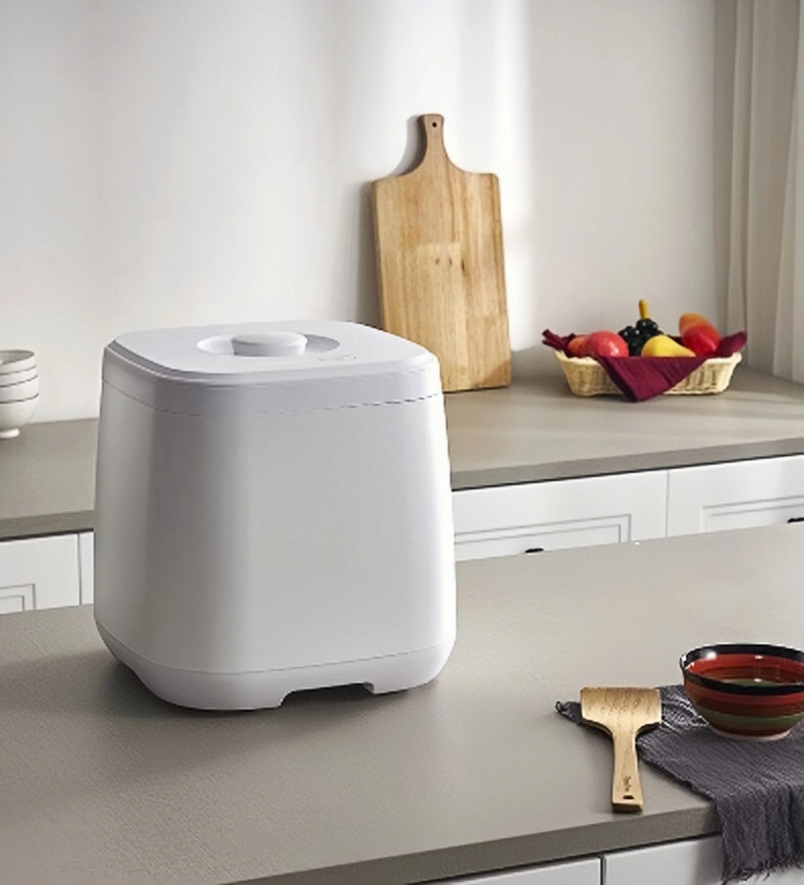 Household rice storage box vacuum control anti insect intelligent rice storage bucket