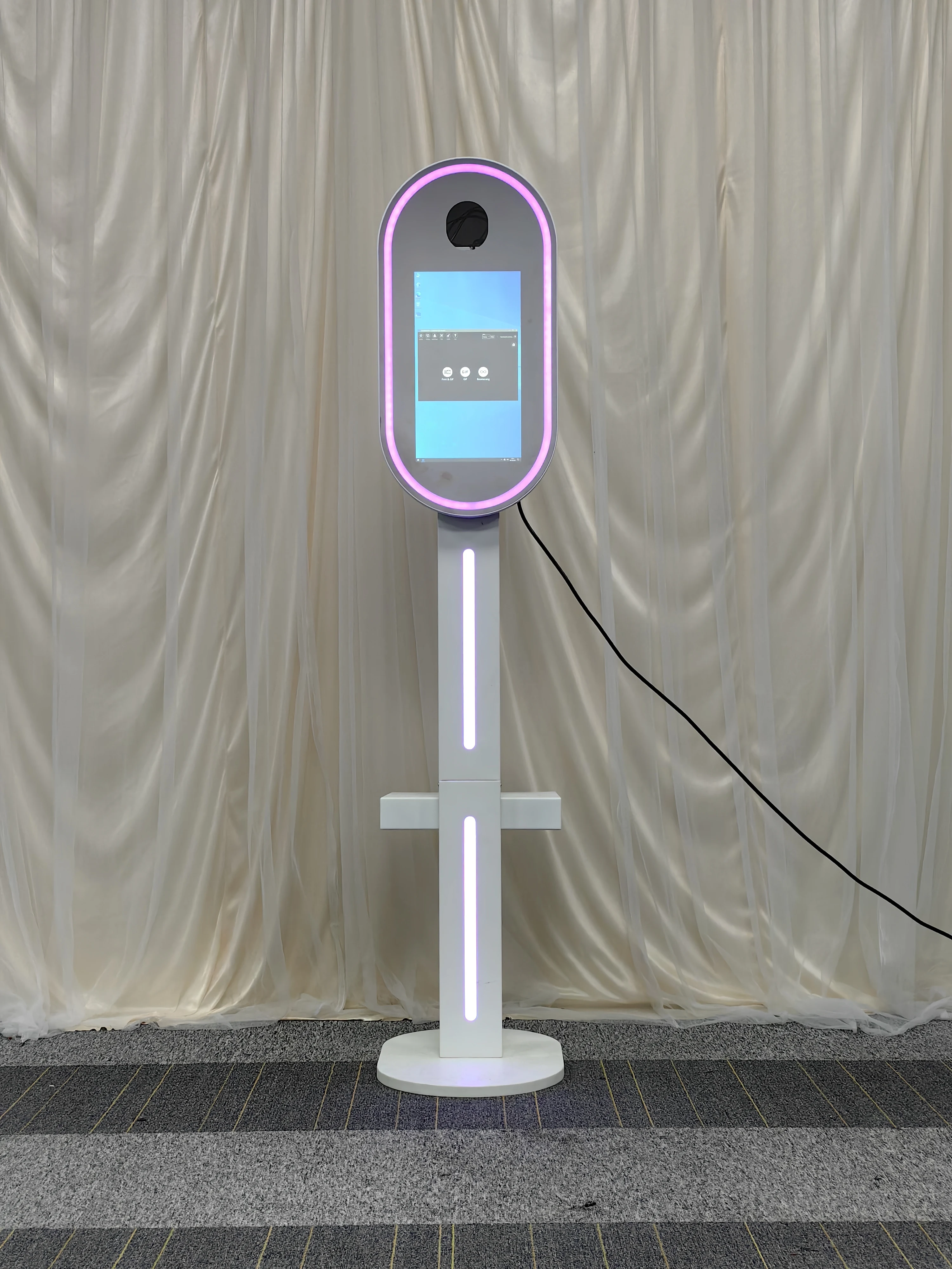 High quality oval 15.6 inch touch screen dslr photo booth mirror photobooth oval design