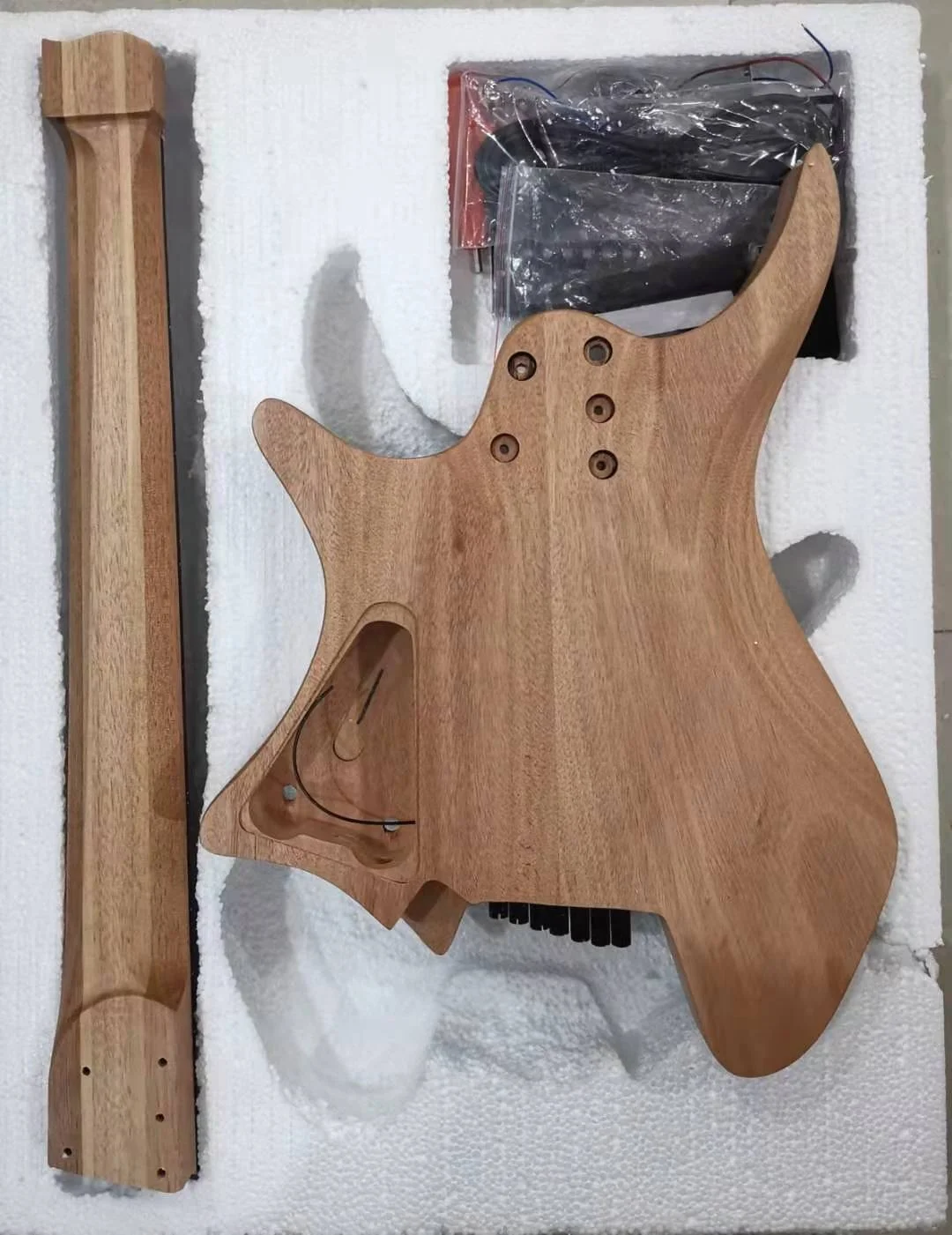 New Style whole sell headless electric guitar 7 string mahogany body burl top 5 pieces mahogany  neck factory outlet