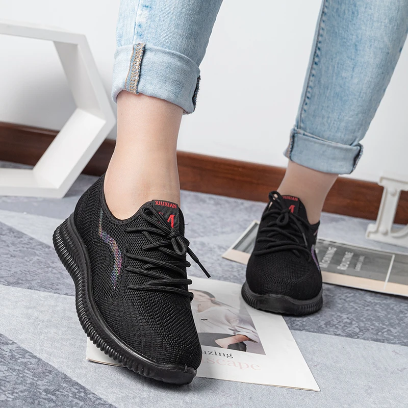 Same Style For Men And Women Knitted Casual Shoes New Design Sports Cheap Breathable Shoes