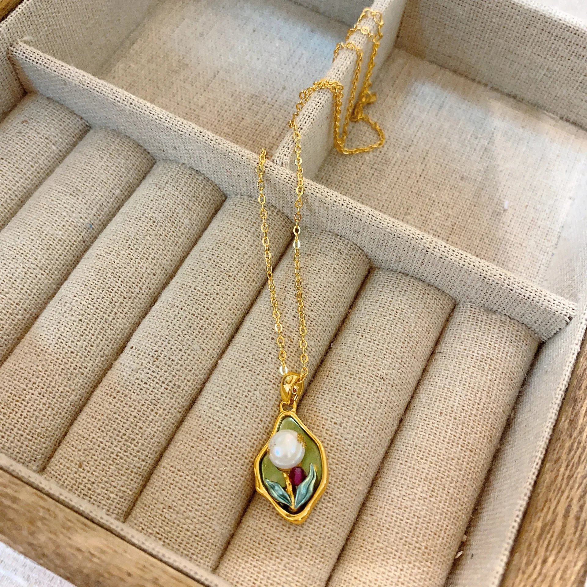 Vintage Oil Painting Pearl Earrings Palace Wind Ear Buckle Luxury High Sense Necklace