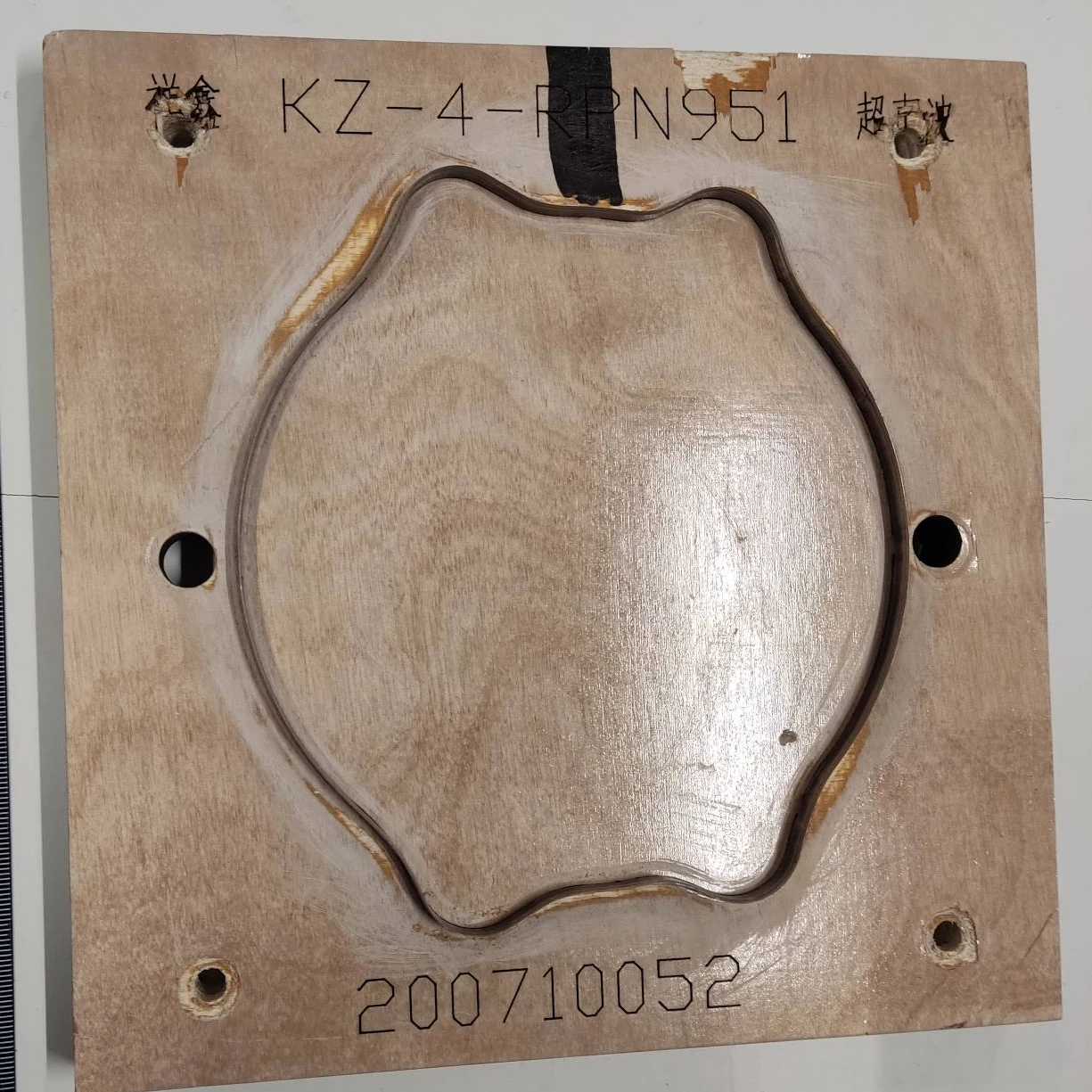 ultrasonic welding and cutting machine mold