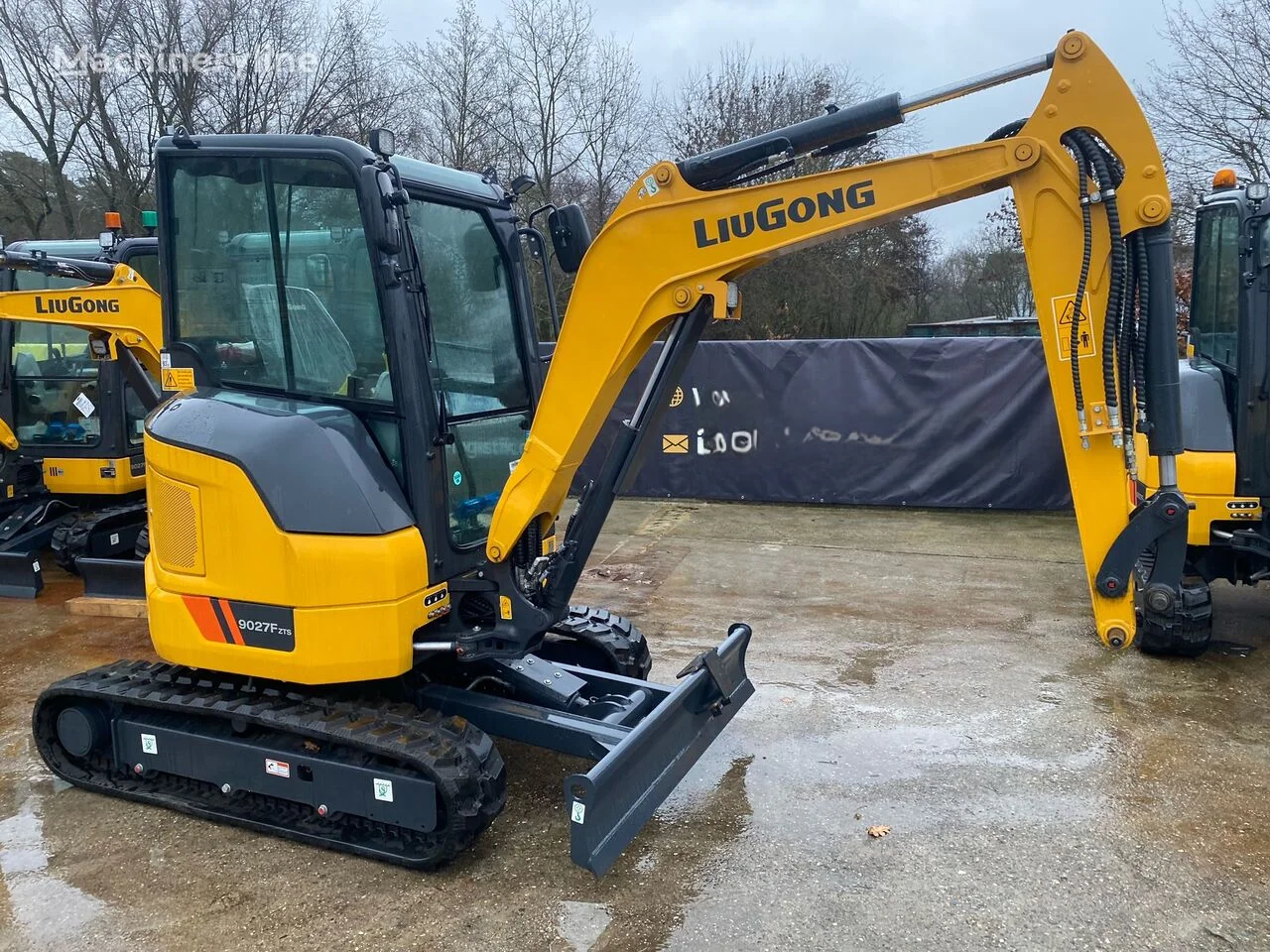 2.7Ton Liugong 9027FZTS Crawler Excavator Yanmar Engine Steel Track on sale
