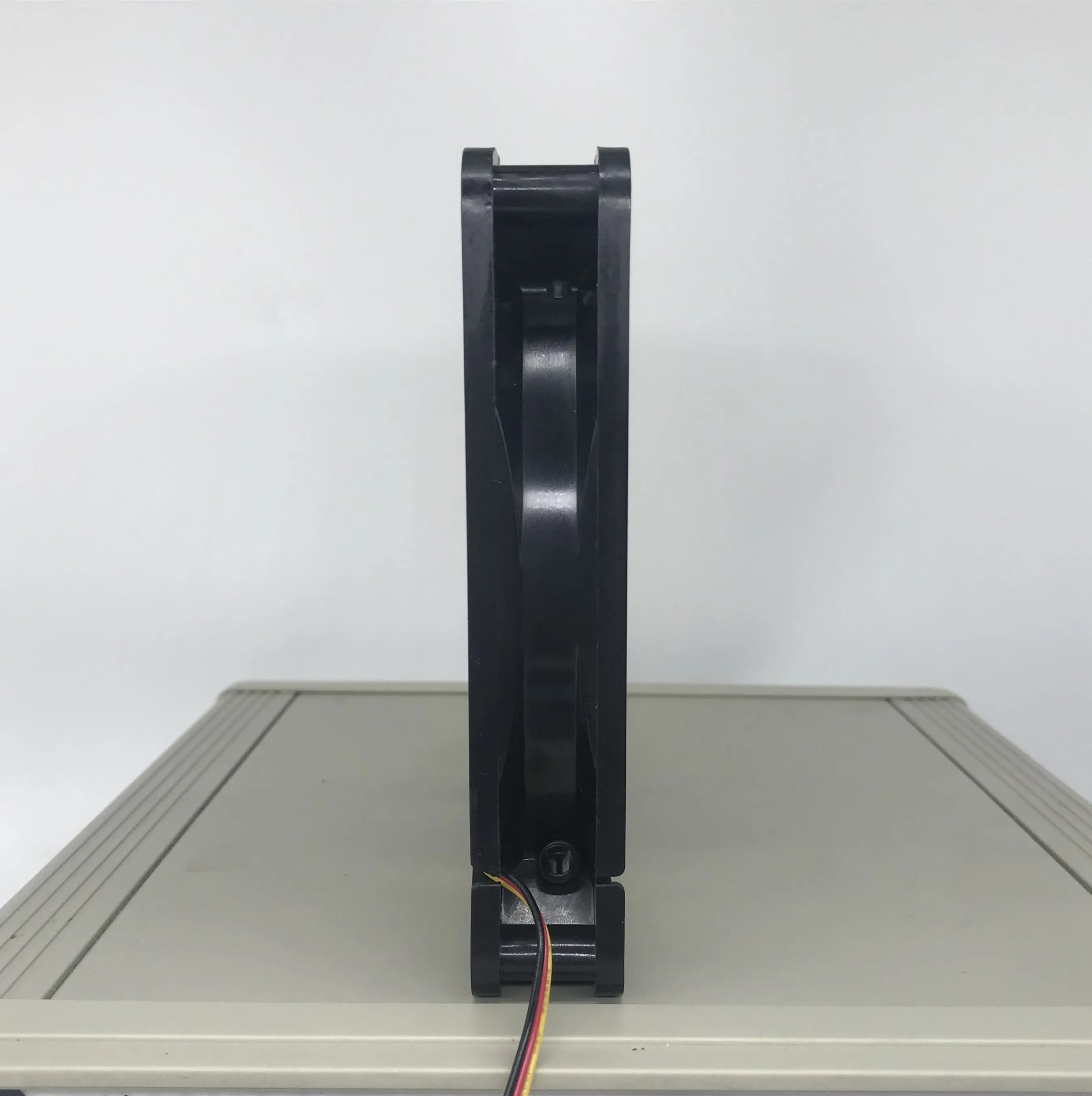 PC fan 140mm 2100rpm fan 12v 100 cfm 4pin dc 140*140*25 mm bldc motor fan low noise for greenhouse