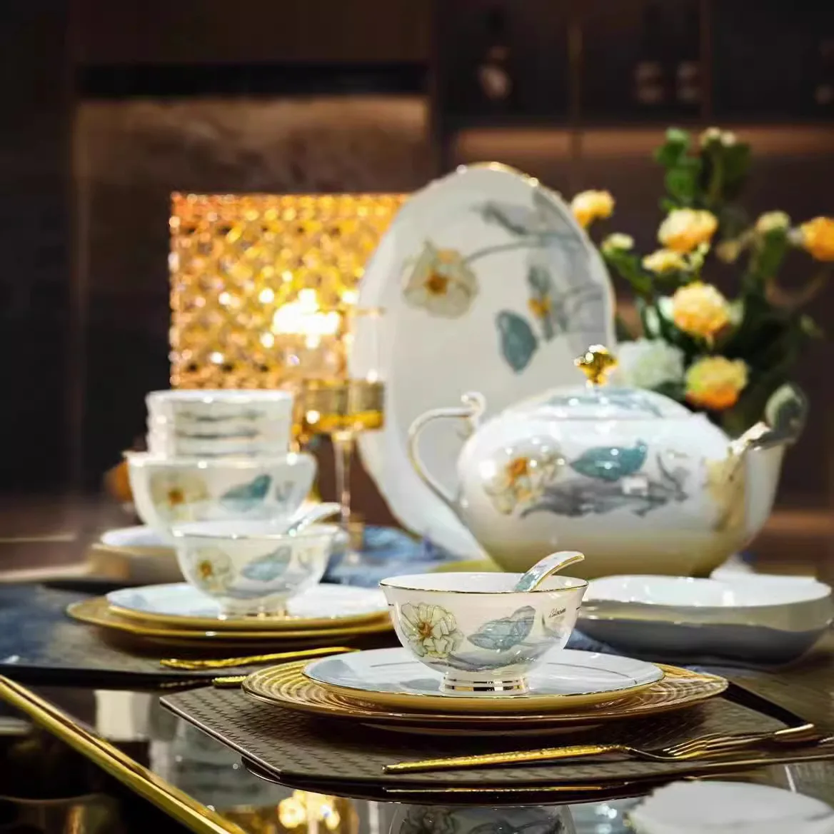 High Quality Royal Luxury Luxury Wedding Dinnerware Fine Bone Porcelain Tableware China Dinner Sets