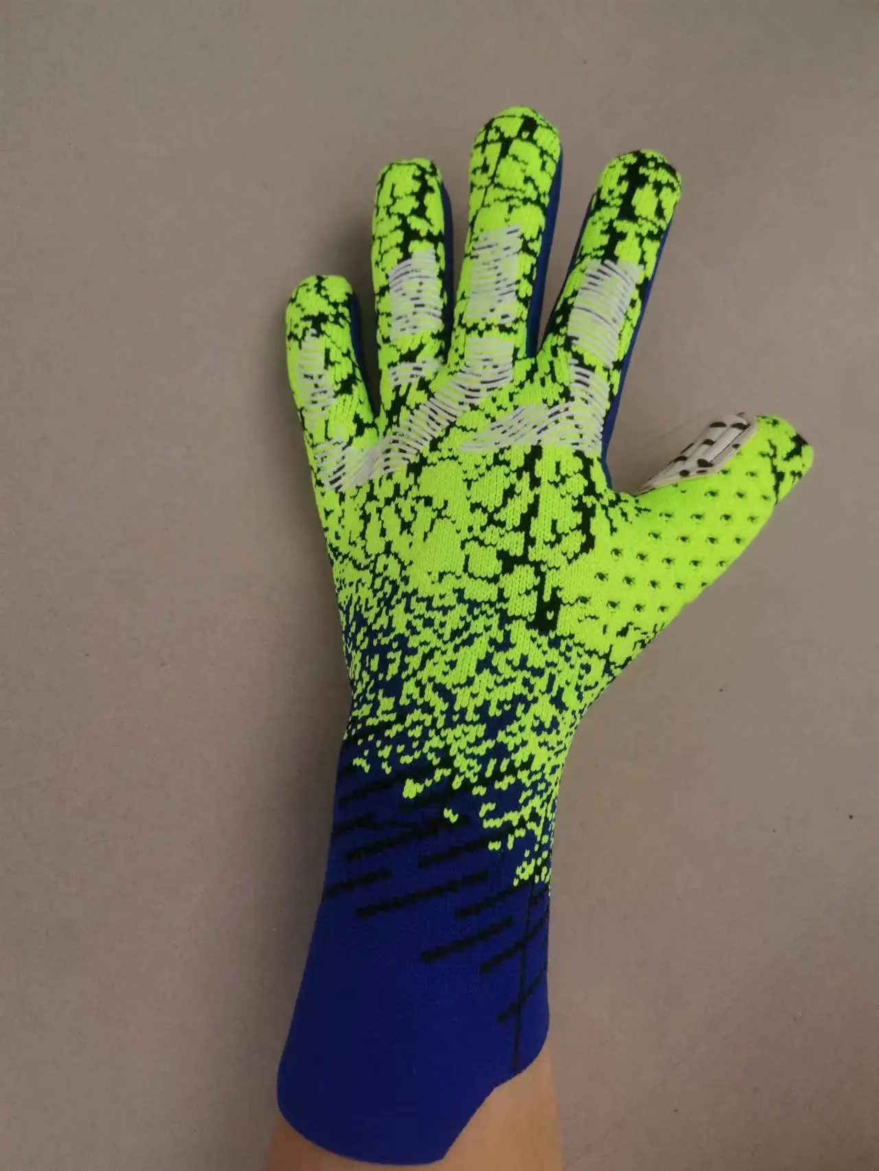 Sport Gloves Football Goalkeeper Gloves Cheap High Quality Finger Protection German Latex Men Yellow Green Quantity Red Orange